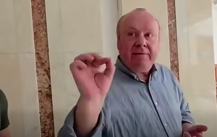 Viorel Pașca, la ieșirea din sala de judecată, întrebat dacă cineva vrea să-i facă rău: „Da! Dar nu știu cine.”