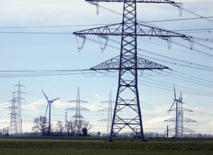 Guvernul analizează măsuri pentru reducerea consumului de energie electrică. Ce categorii de consumatori ar putea fi afectate