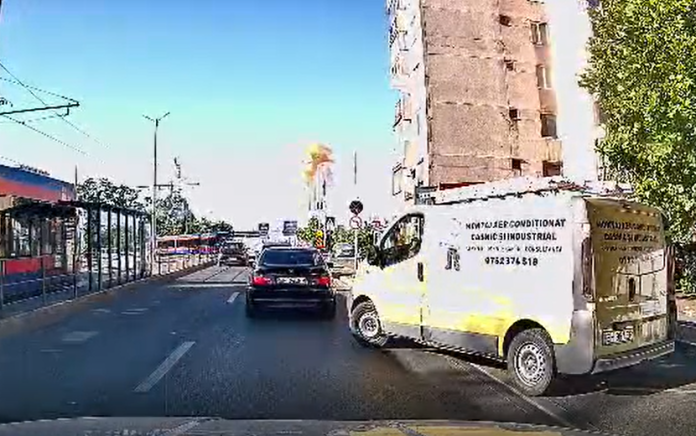 Incident pe șantierul pasajului din zona Jumbo. O flacără de peste 8 metri a fost generată de un arc electric.