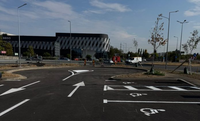 O nouă parcare cu 80 de locuri pe strada Thurzo Sandor. Constructorii trebuie să finalizeze lucrările la spațiile verzi.