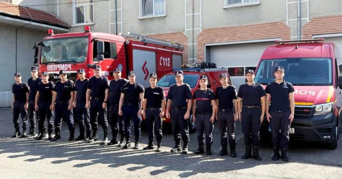 14 pompieri bihoreni luptă cu incendiul din Parcul Național Domogled 14 pompieri bihoreni luptă cu incendiul din Parcul Național Domogled