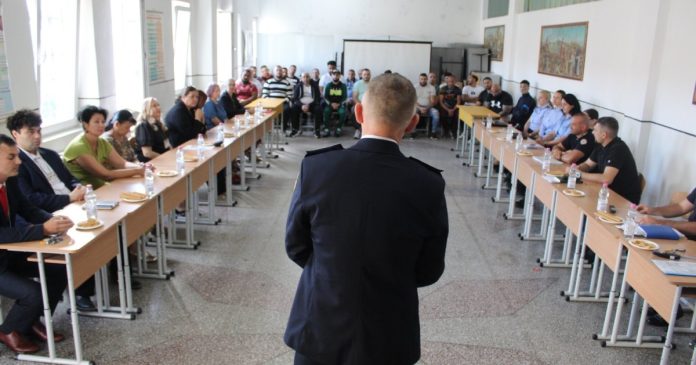 84 de deținuți de la Penitenciarul Oradea au început noul an școlar 84 de deținuți de la Penitenciarul Oradea au început noul an școlar