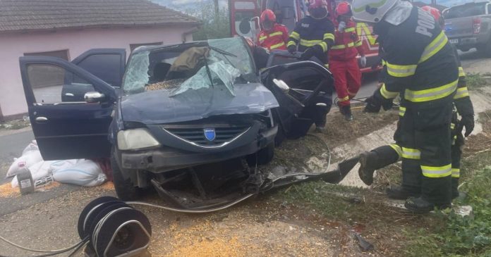 Accident grav la Belfir. Un pompier liber a salvat o victimă încarcerată