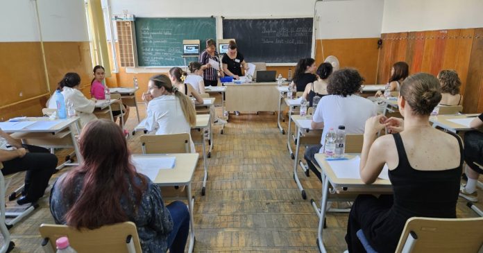 Bursele elevilor în noul an: primele plăți și sumele pentru merit, sociale și tehnologice