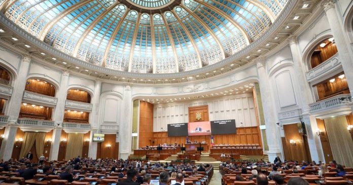 Camera Deputaților renunță la votul hibrid; prezența fizică devine obligatorie în plen. Camera Deputaților renunță la votul hibrid; prezența fizică devine obligatorie în plen.