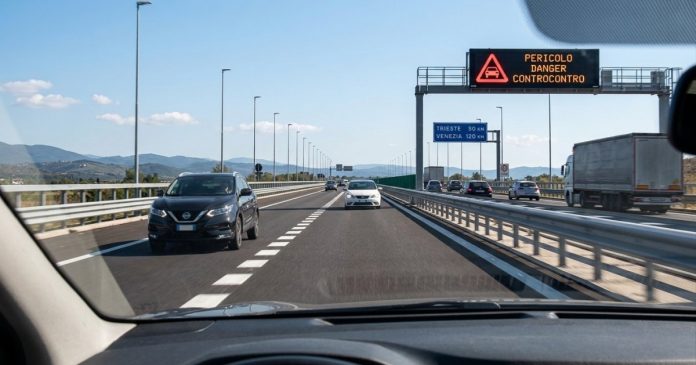 Contrasens pe autostradă: permis anulat și amendă de peste 4.000 de lei Contrasens pe autostradă: permis anulat și amendă de peste 4.000 de lei