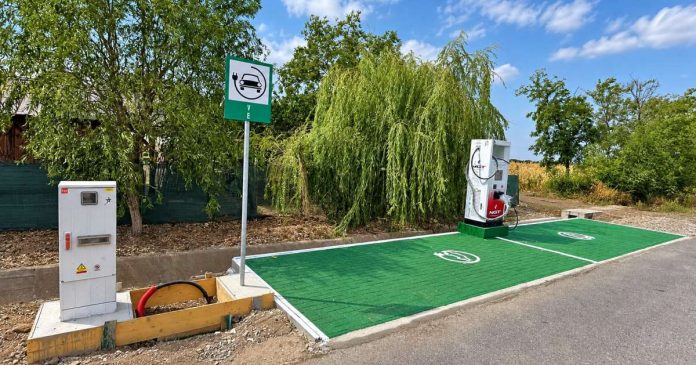 Două stații de reîncărcare pentru mașini electrice, inaugurate în comuna Chișlaz Două stații de reîncărcare pentru mașini electrice, inaugurate în comuna Chișlaz