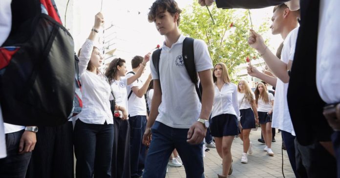 Elevii și profesorii au parte de un weekend mai lung la început de octombrie Elevii și profesorii au parte de un weekend mai lung la început de octombrie