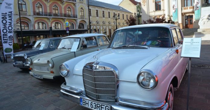 Oradea este gazda unui eveniment unic, cu modă retro și mașini de epocă Oradea este gazda unui eveniment unic, cu modă retro și mașini de epocă