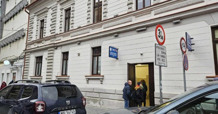Polițistă de la Înmatriculări Bihor, trimisă în judecată pentru mită
