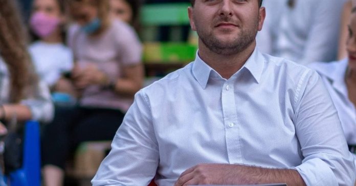 „Preluăm puterea și vă arestăm”. Mesajul unui orădean după arestarea lui Georgescu „Preluăm puterea și vă arestăm”. Mesajul unui orădean după arestarea lui Georgescu