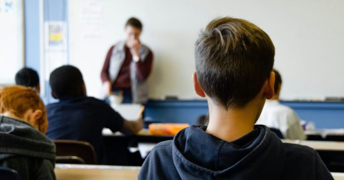 România, sub media OCDE la finanțarea educației. Cheltuieli pe elev