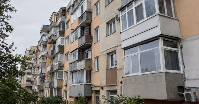 Balcoanele închise fără autorizație nu vor plăti impozit dublu. Se pregătește legalizarea