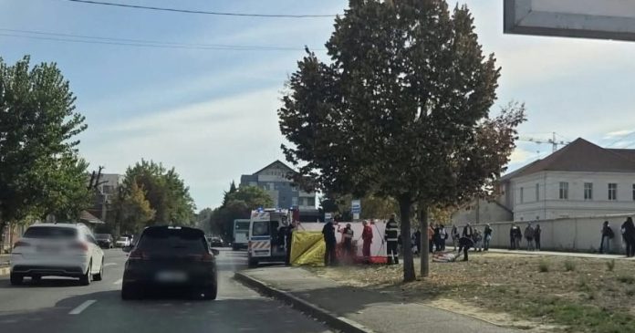 Bărbatul resuscitat în stația de autobuz de pe Bulevardul Decebal din Oradea a decedat