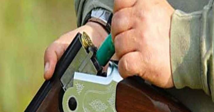 Braconier prins în flagrant în timp ce transporta un iepure împușcat cu armă ilegală