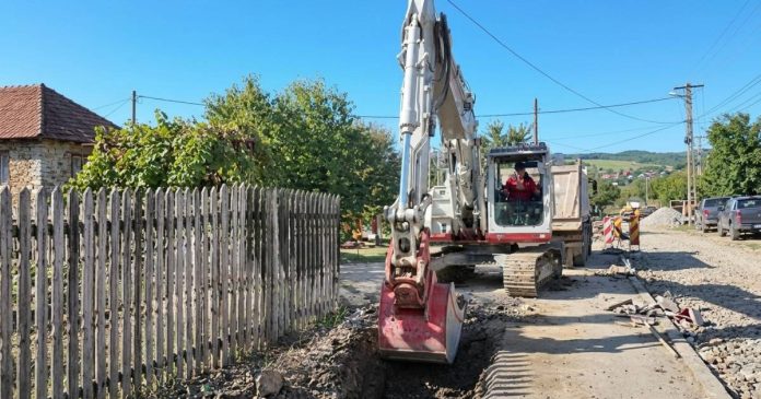 Căbești: 30,6 milioane lei investiți în apă și canalizare, lucrări la 70% Căbești: 30,6 milioane lei investiți în apă și canalizare, lucrări la 70%