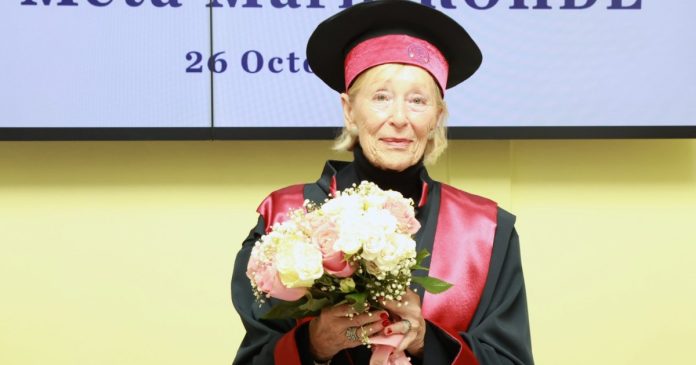 Cercetătoare americană, Doctor Honoris Causa al Universității din Oradea