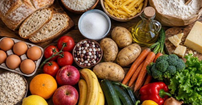 Cine beneficiază de alimente, haine și produse de igienă gratuite de la guvern
