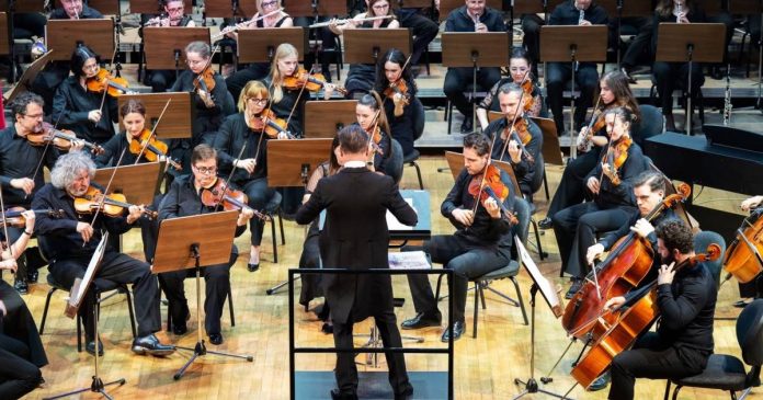 Concert vocal-simfonic „Clopotele” la Filarmonica Oradea, de Sărbătoarea Tuturor Sfinților