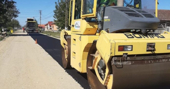 Drumuri asfaltate și 23 de locuri de parcare în Râpa, investiții locale în Tinca Drumuri asfaltate și 23 de locuri de parcare în Râpa, investiții locale în Tinca