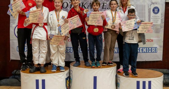 Karateka de la CS Crișul Oradea au obținut 16 clasări pe podium Karateka de la CS Crișul Oradea au obținut 16 clasări pe podium