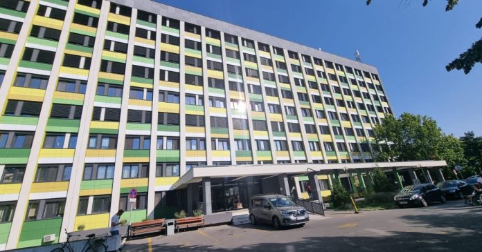 Mame reclamă că sistemul de apel nu funcționează la Spitalul de Copii din Oradea Mame reclamă că sistemul de apel nu funcționează la Spitalul de Copii din Oradea