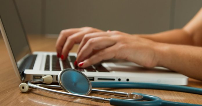 Oradea: Examen pentru specializarea medicilor, stomatologilor și farmaciștilor