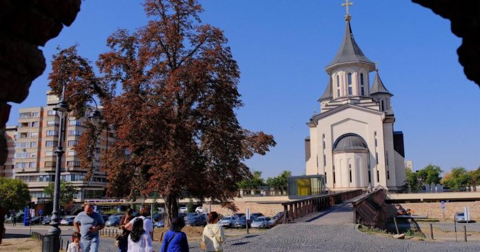 Oradea Night Run, târg caritabil de carte și spectacole în acest weekend Oradea Night Run, târg caritabil de carte și spectacole în acest weekend