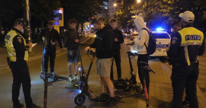 Reguli noi pentru trotinete și biciclete electrice: casca ar putea deveni obligatorie