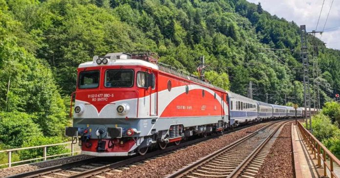 România trece la ora de iarnă. Ce trebuie să știe călătorii despre trenuri