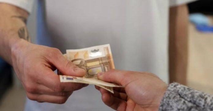 Tânăr din Călacea, condamnat cu suspendare pentru mita de 200 de euro dată polițistului